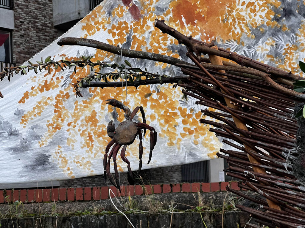 creekers, an living installation (detail veiw) during Deptford X: crab sculpture